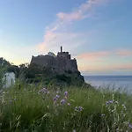 Casa Vista Castello Tatil Evi Capraia
